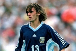 传承!尼科-帕斯社媒晒父亲为阿根廷队破门视频